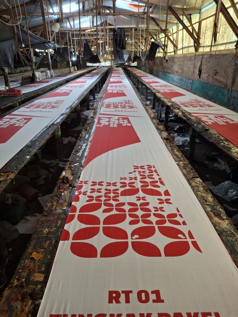 Desain Umbul-Umbul Event untuk Meningkatkan Citra Brand